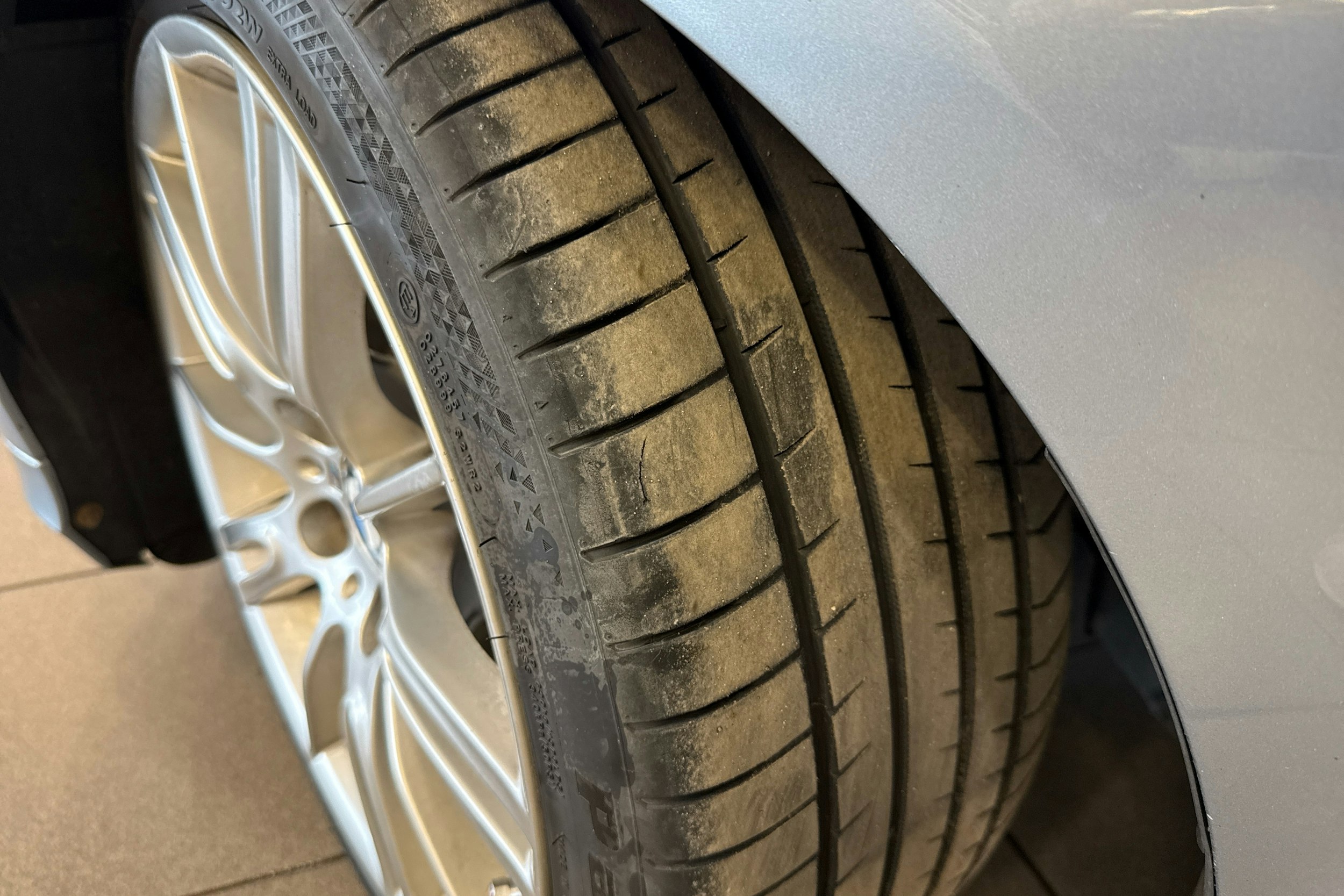 sininen BMW 320 2010 kuva 10.