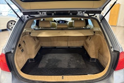 sininen BMW 320 2010 kuva 11.