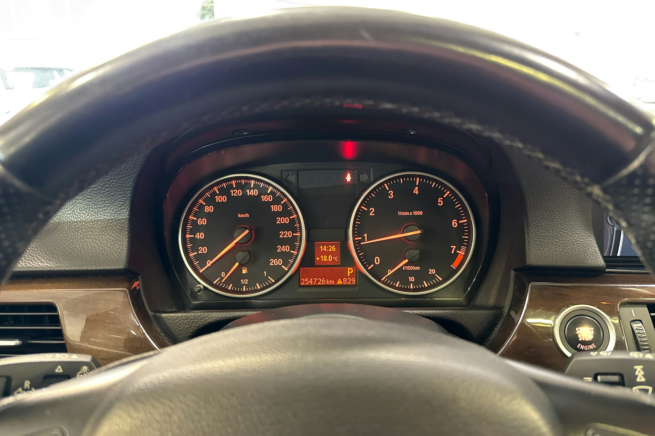 sininen BMW 320 2010 kuva 13.