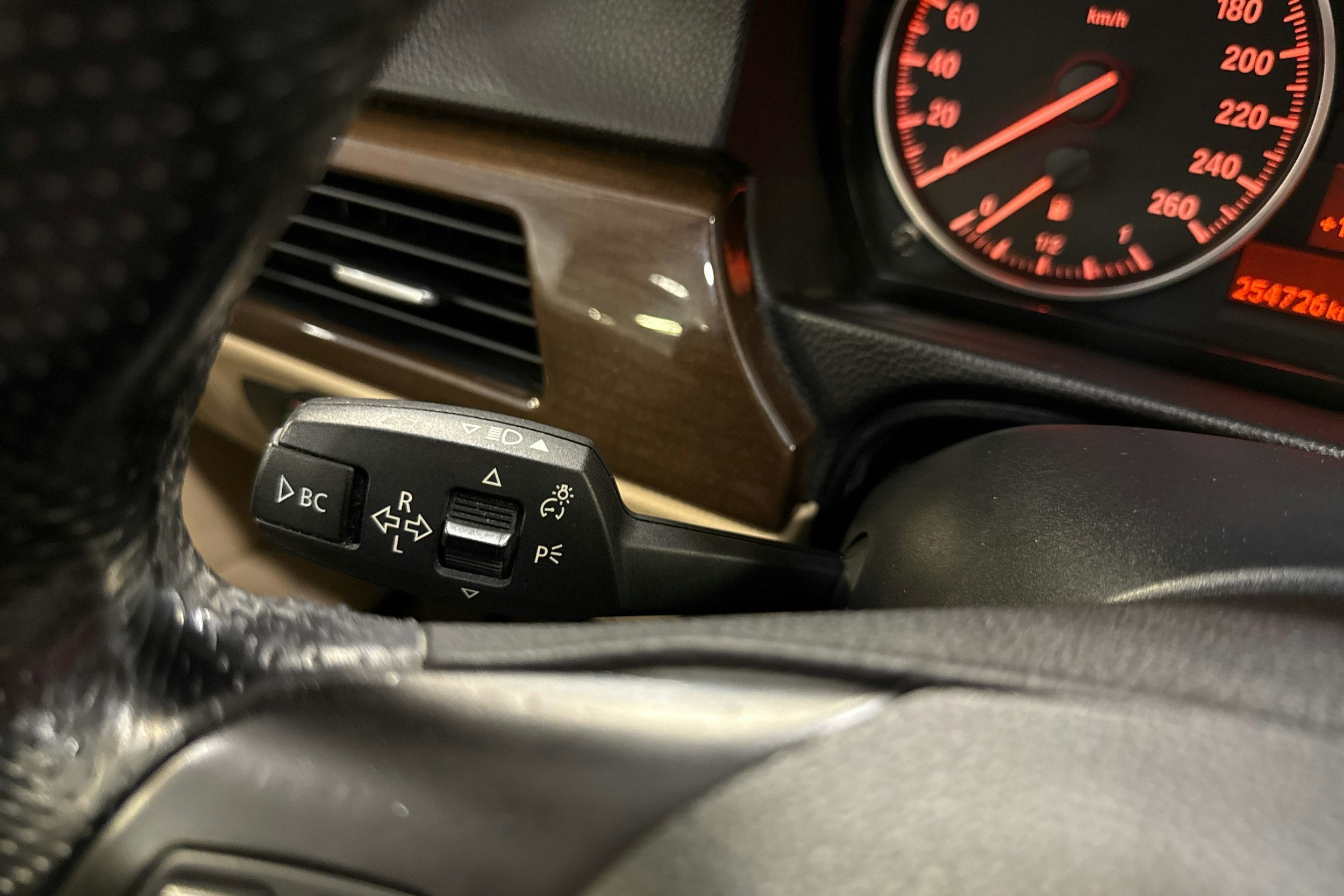 sininen BMW 320 2010 kuva 16.