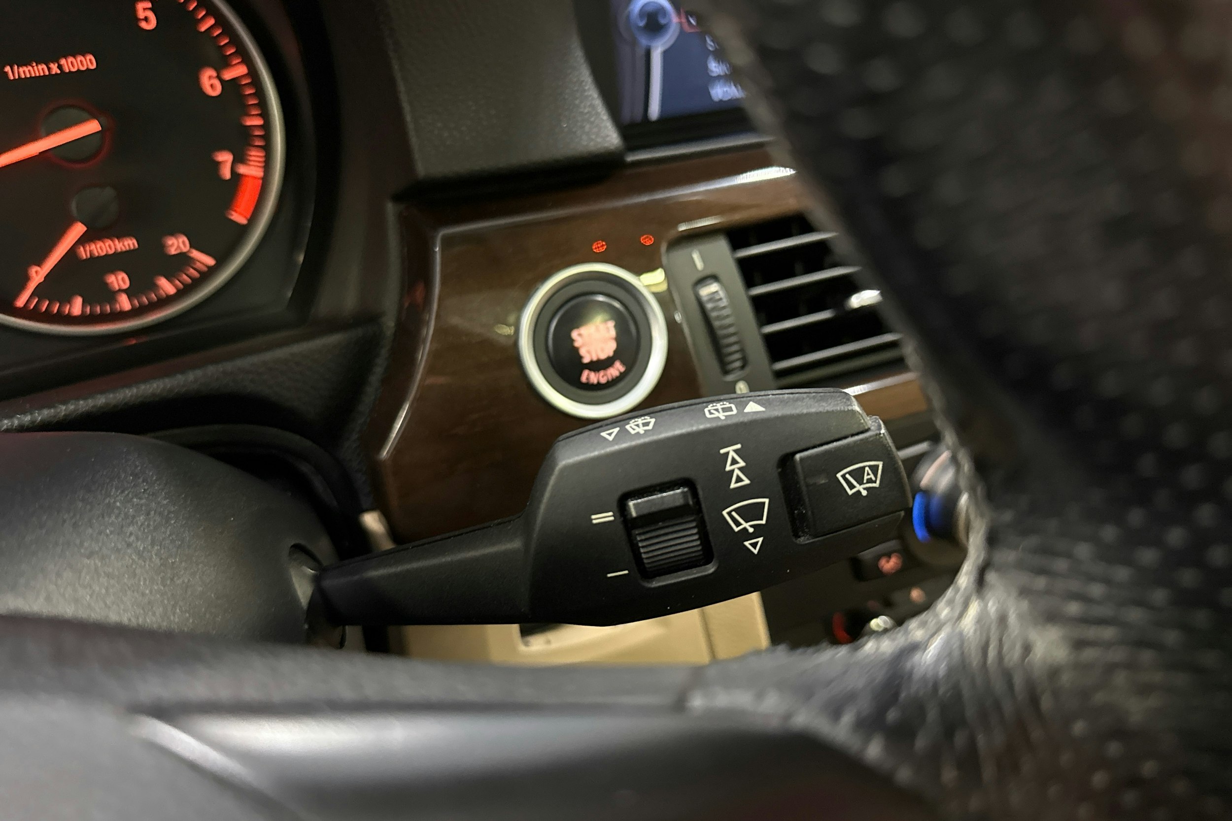 sininen BMW 320 2010 kuva 17.