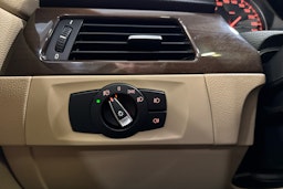 sininen BMW 320 2010 kuva 19.