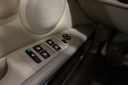 sininen BMW 320 2010 kuva 20.