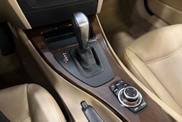 sininen BMW 320 2010 kuva 21.