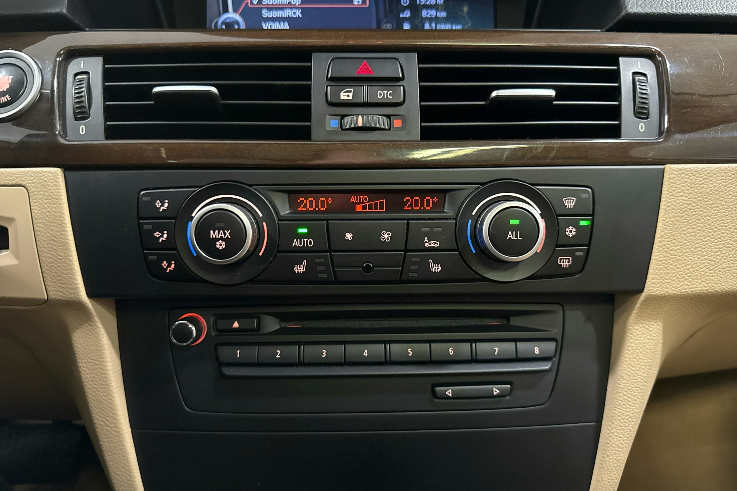 sininen BMW 320 2010 kuva 22.