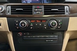 sininen BMW 320 2010 kuva 22.