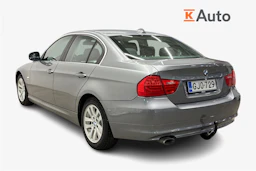 Harmaa BMW 320 2011 kuva 3.