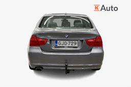 Harmaa BMW 320 2011 kuva 4.