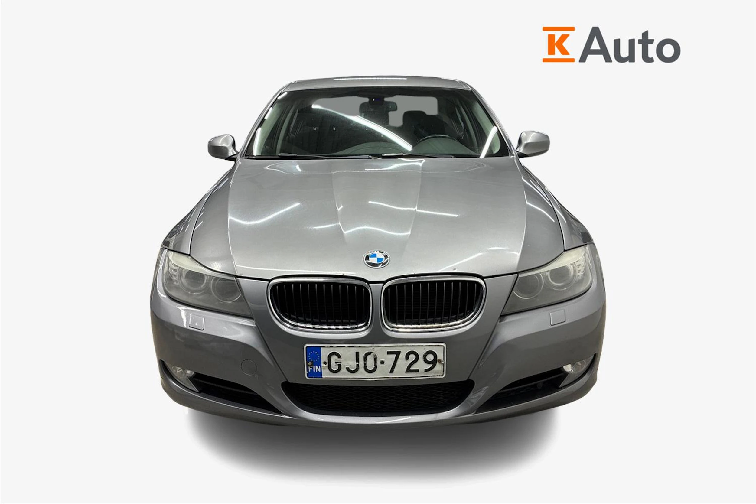 Harmaa BMW 320 2011 kuva 5.