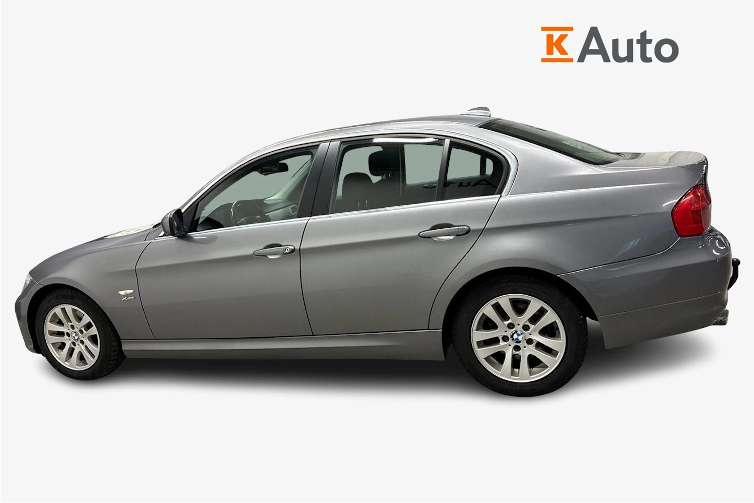 Harmaa BMW 320 2011 kuva 7.