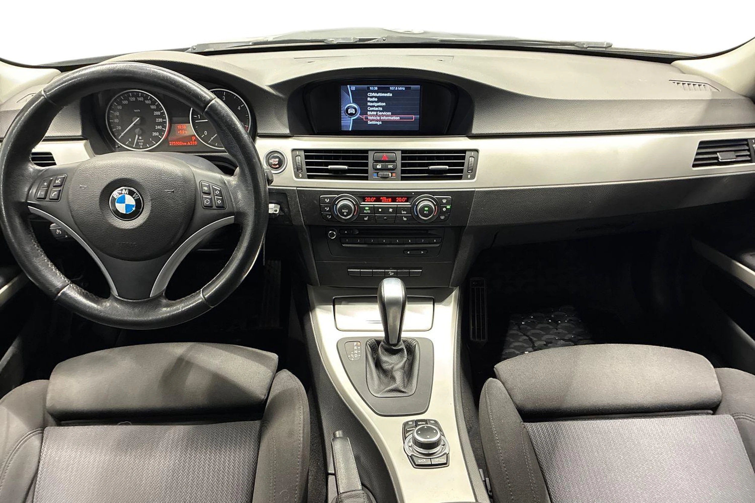 Harmaa BMW 320 2011 kuva 9.