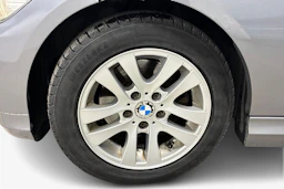 Harmaa BMW 320 2011 kuva 12.