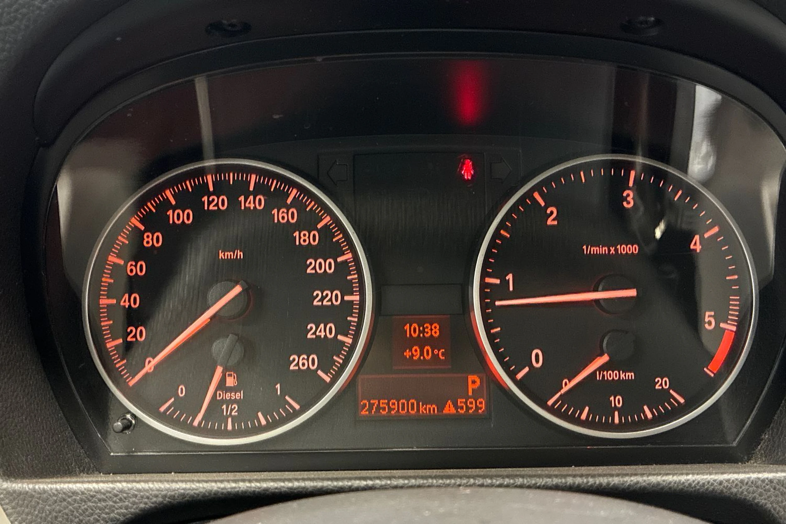 Harmaa BMW 320 2011 kuva 16.