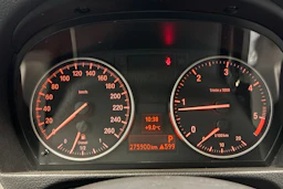 Harmaa BMW 320 2011 kuva 16.
