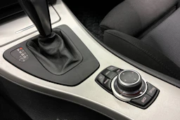 Harmaa BMW 320 2011 kuva 21.