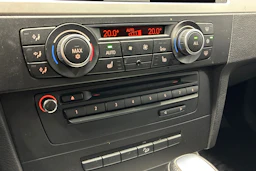 Harmaa BMW 320 2011 kuva 22.