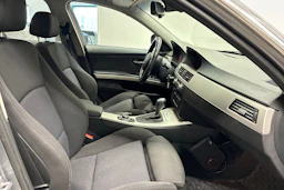 Harmaa BMW 320 2011 kuva 28.
