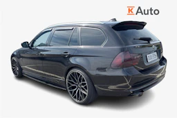 musta BMW 320 2011 kuva 2.