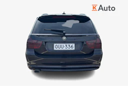 musta BMW 320 2011 kuva 3.