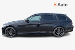 musta BMW 320 2011 kuva 5.