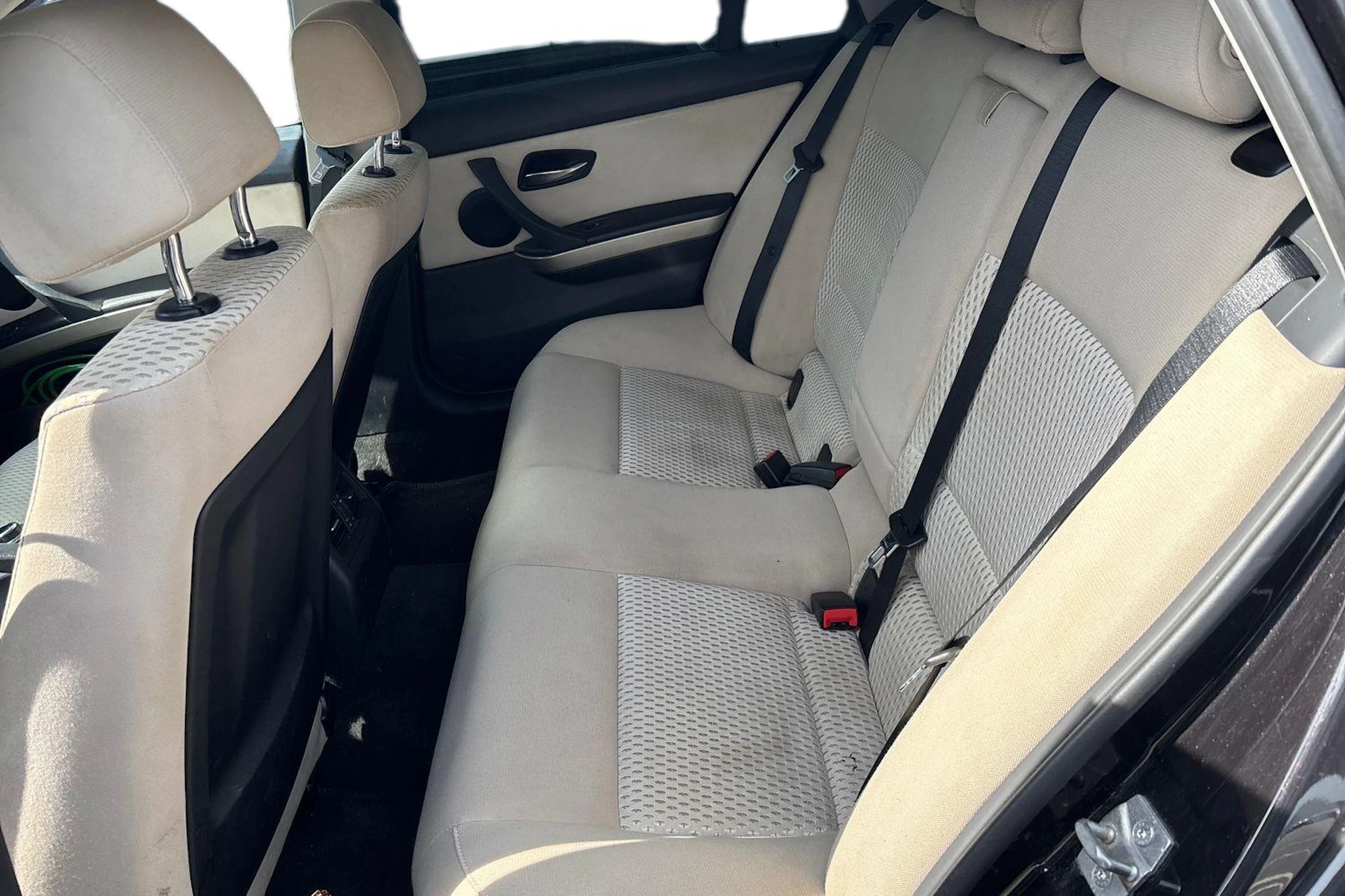 musta BMW 320 2011 kuva 8.
