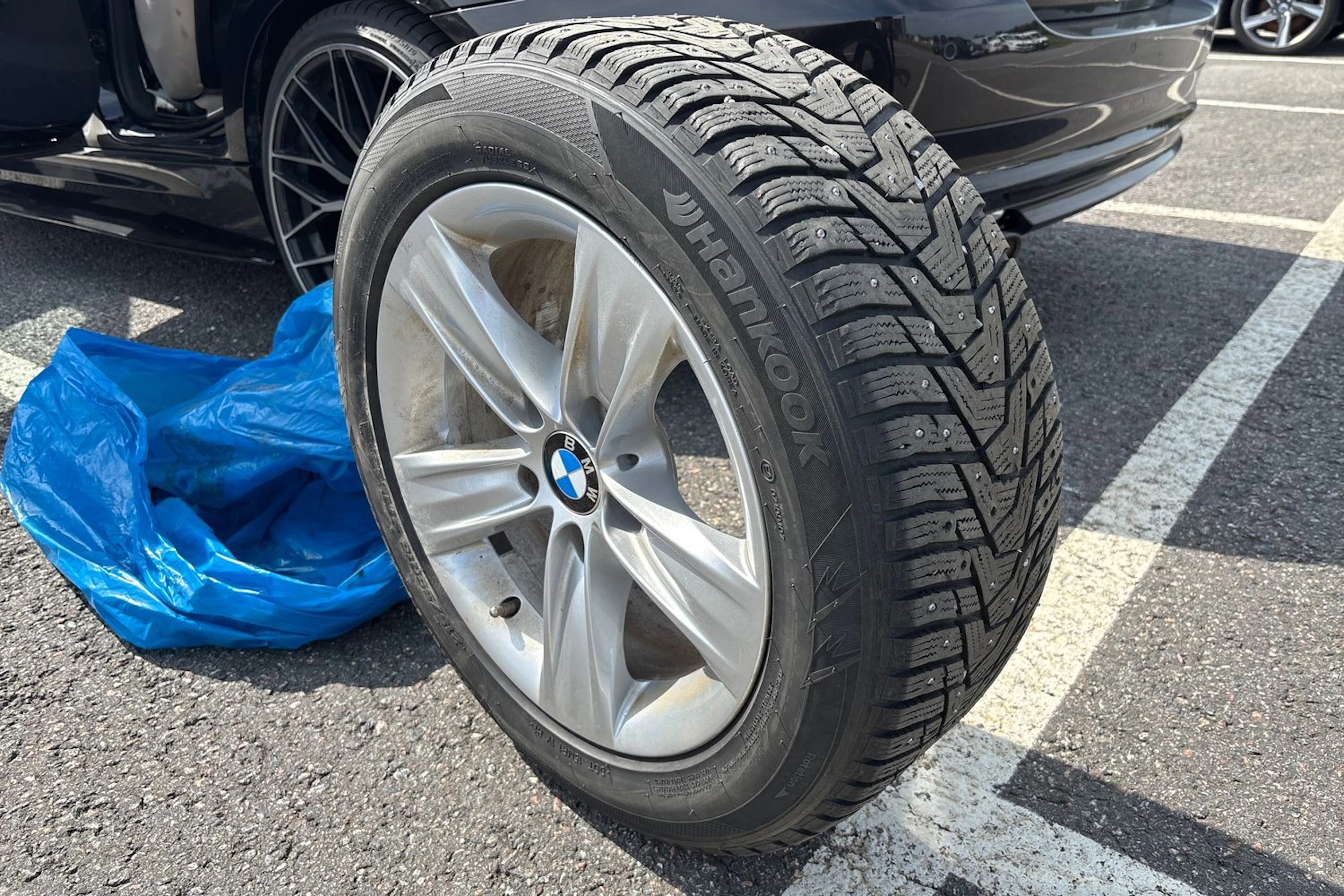 musta BMW 320 2011 kuva 11.