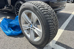 musta BMW 320 2011 kuva 11.
