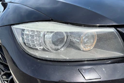 musta BMW 320 2011 kuva 12.