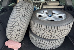 musta BMW 320 2011 kuva 13.