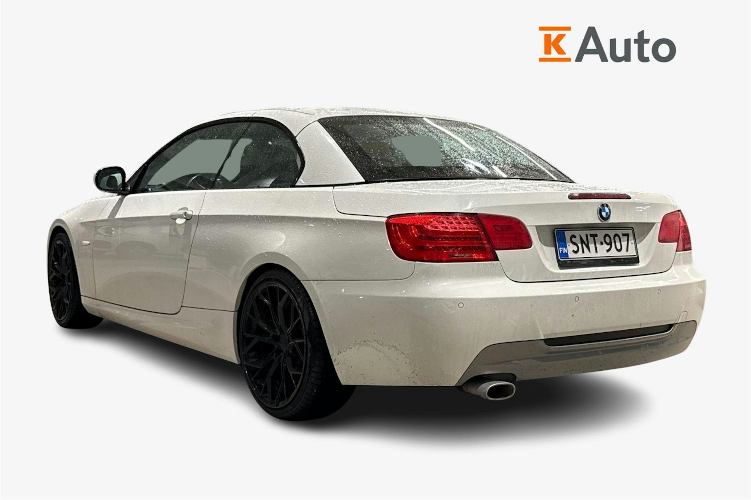 valkoinen BMW 320 2011 kuva 2.