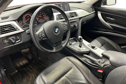 punainen BMW 320 2012 kuva 6.