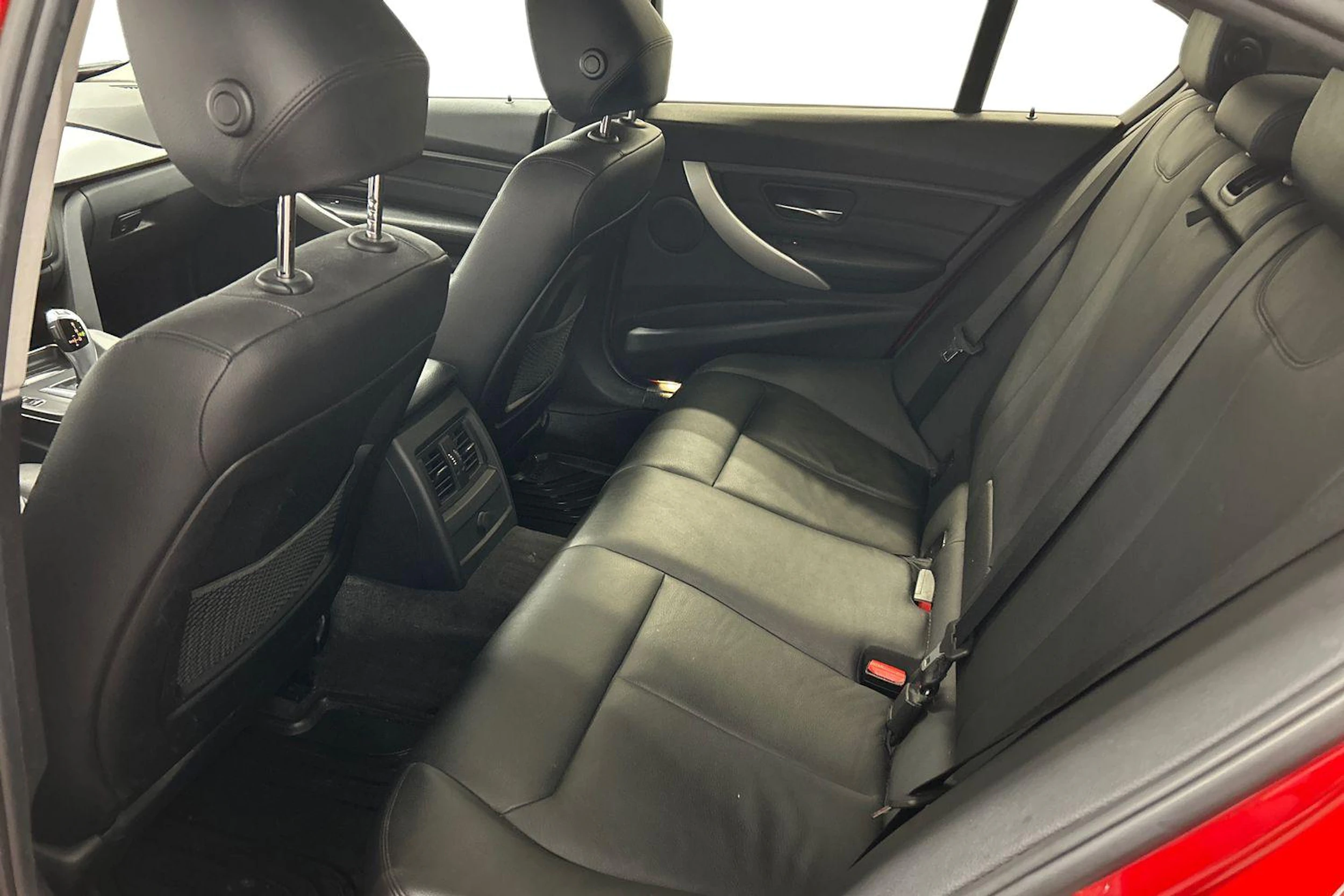 punainen BMW 320 2012 kuva 8.