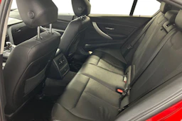 punainen BMW 320 2012 kuva 8.