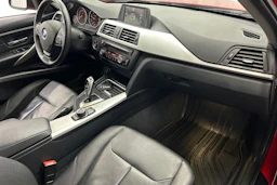 punainen BMW 320 2012 kuva 11.