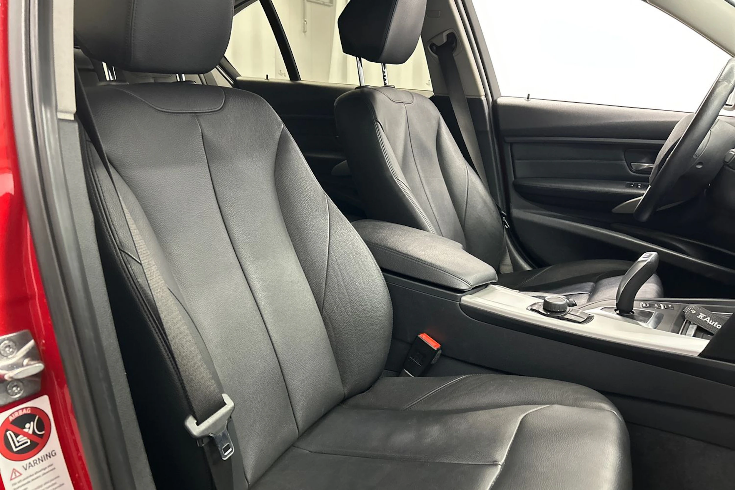 punainen BMW 320 2012 kuva 12.