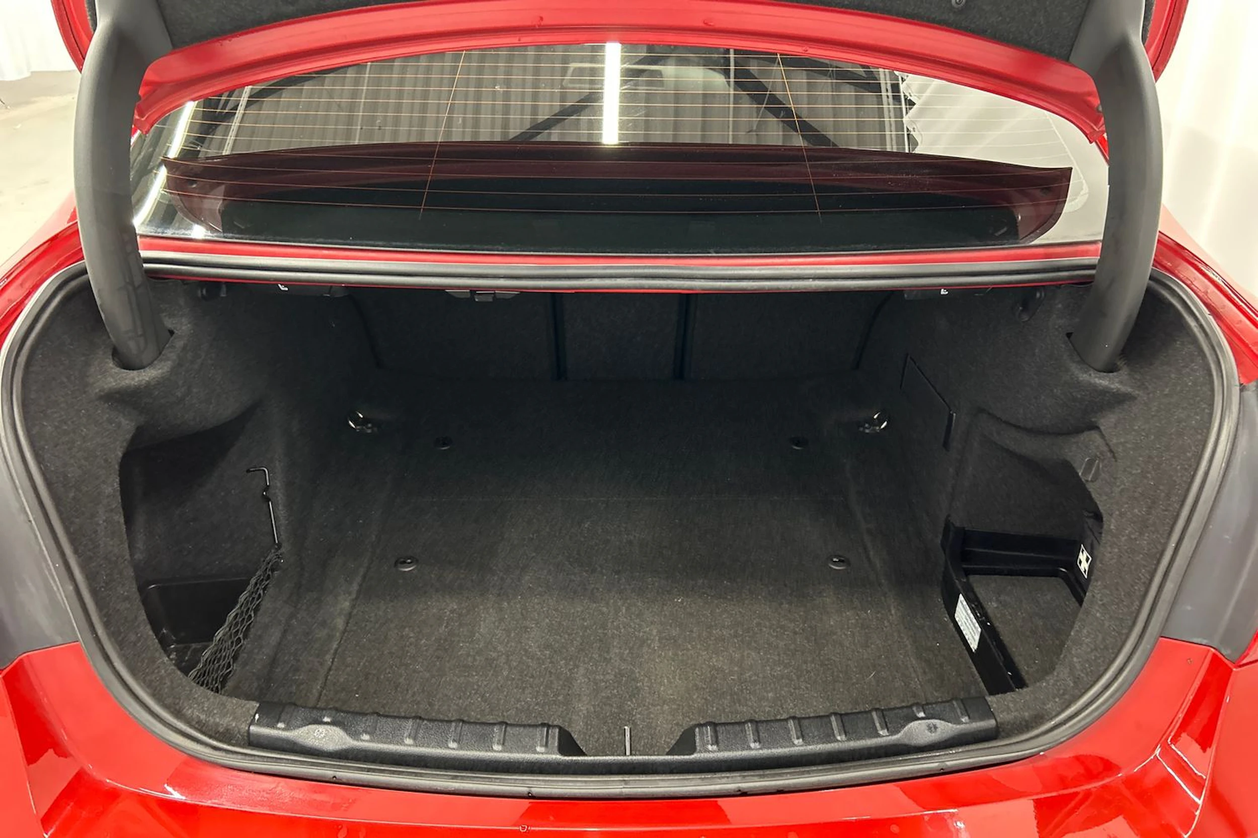 punainen BMW 320 2012 kuva 13.