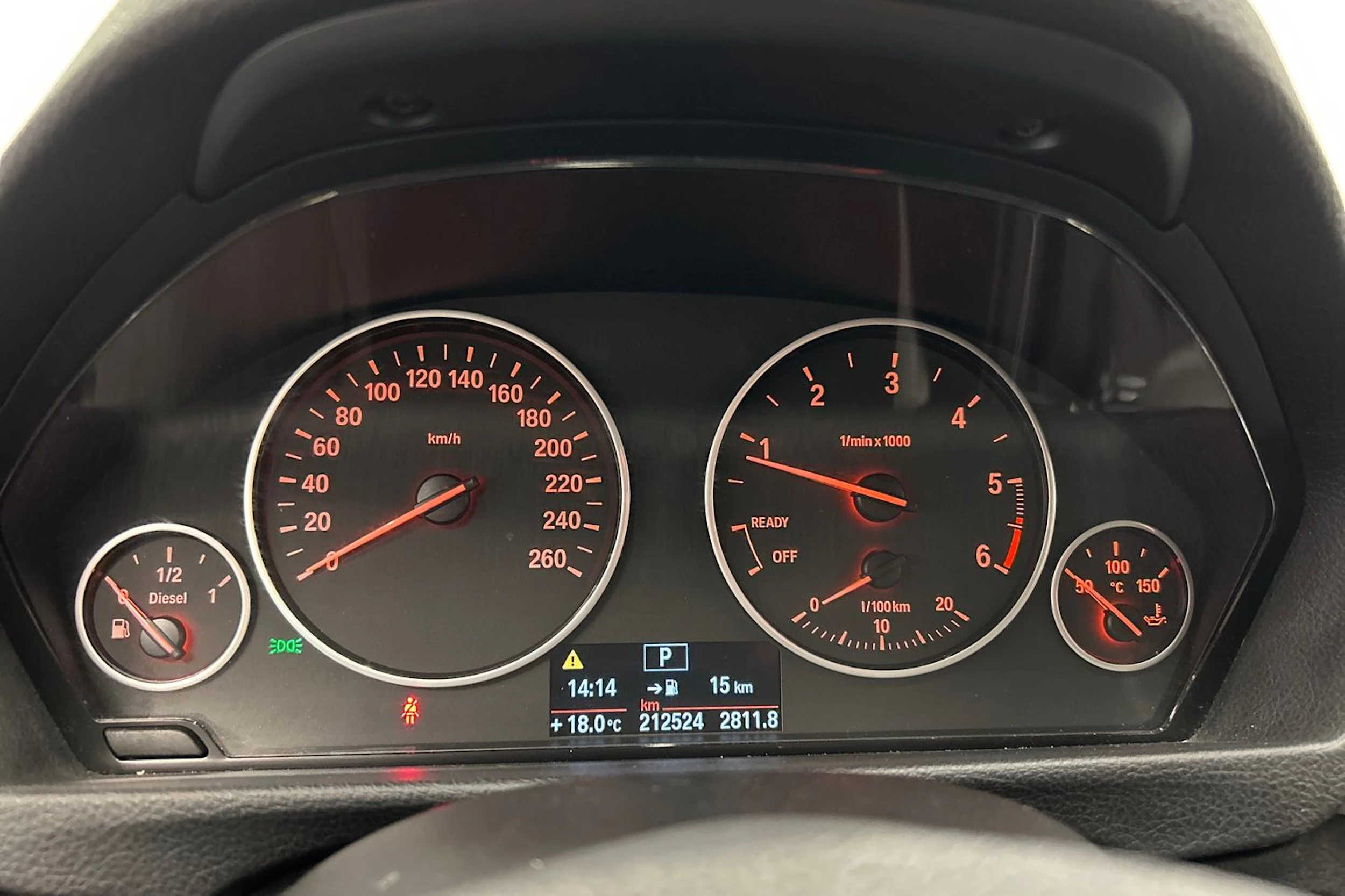 punainen BMW 320 2012 kuva 15.