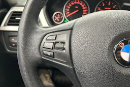 punainen BMW 320 2012 kuva 16.