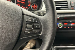 punainen BMW 320 2012 kuva 17.