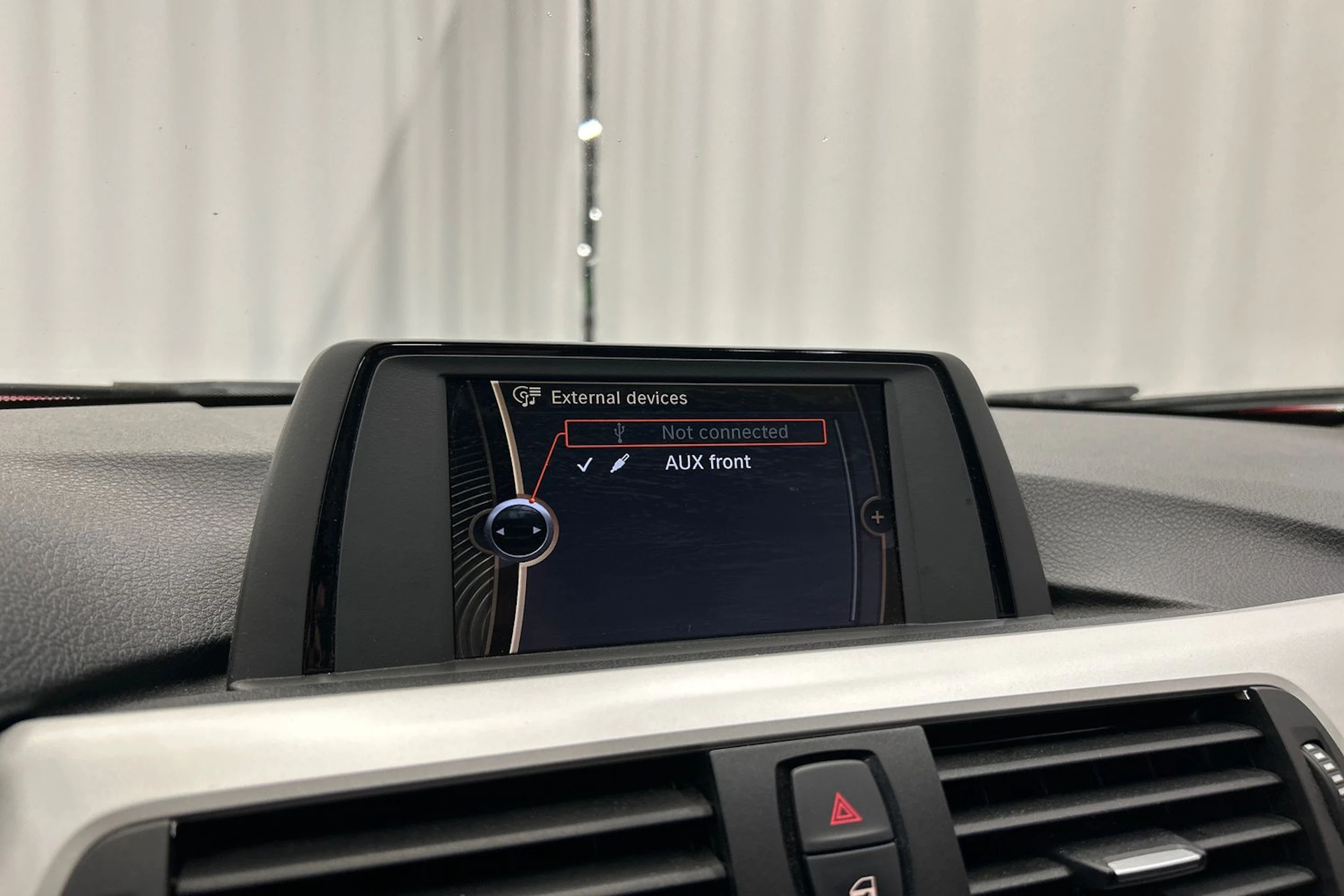 punainen BMW 320 2012 kuva 19.