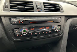 punainen BMW 320 2012 kuva 20.