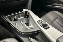 punainen BMW 320 2012 kuva 21.