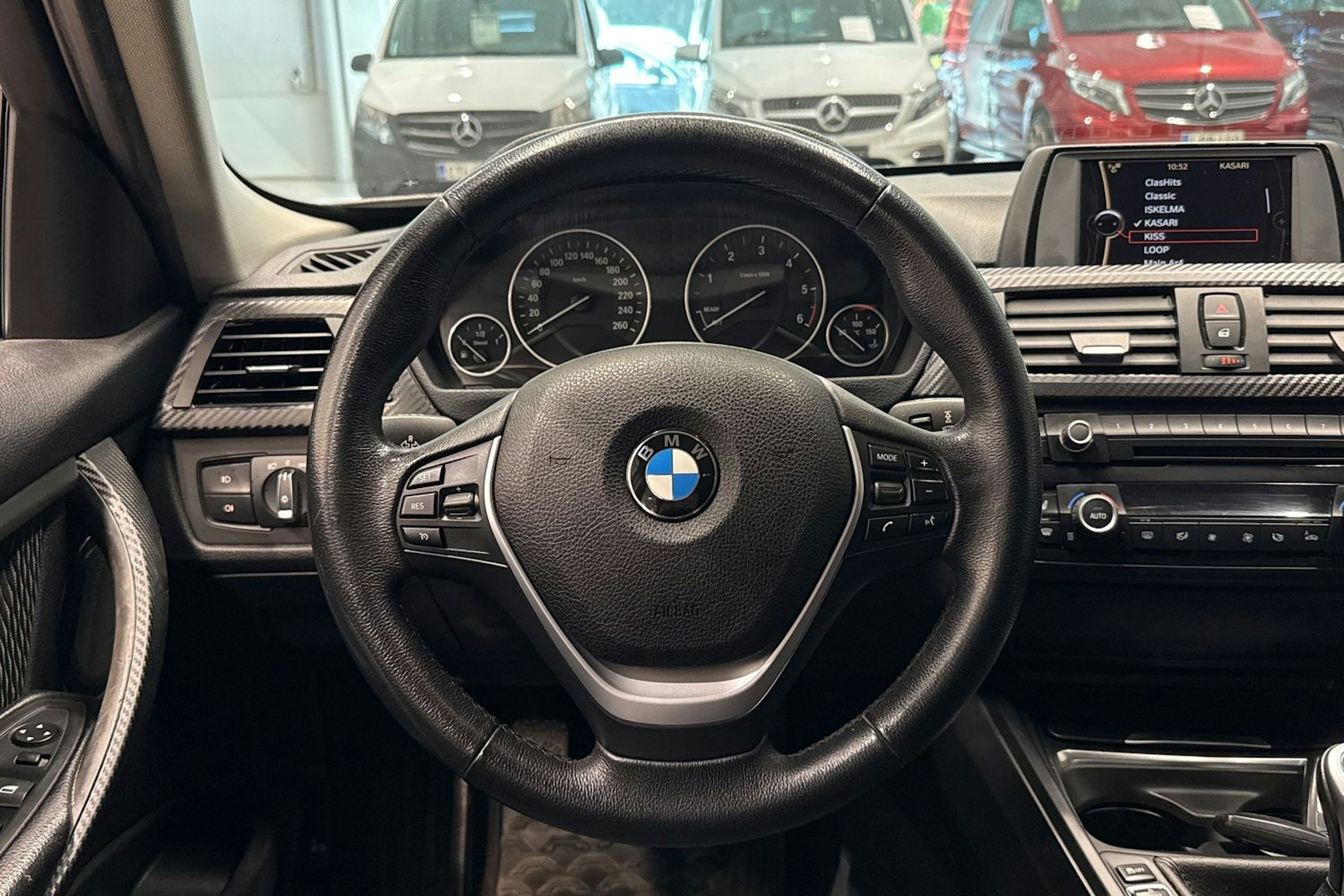 ruskea (beige) BMW 320 2012 kuva 13.