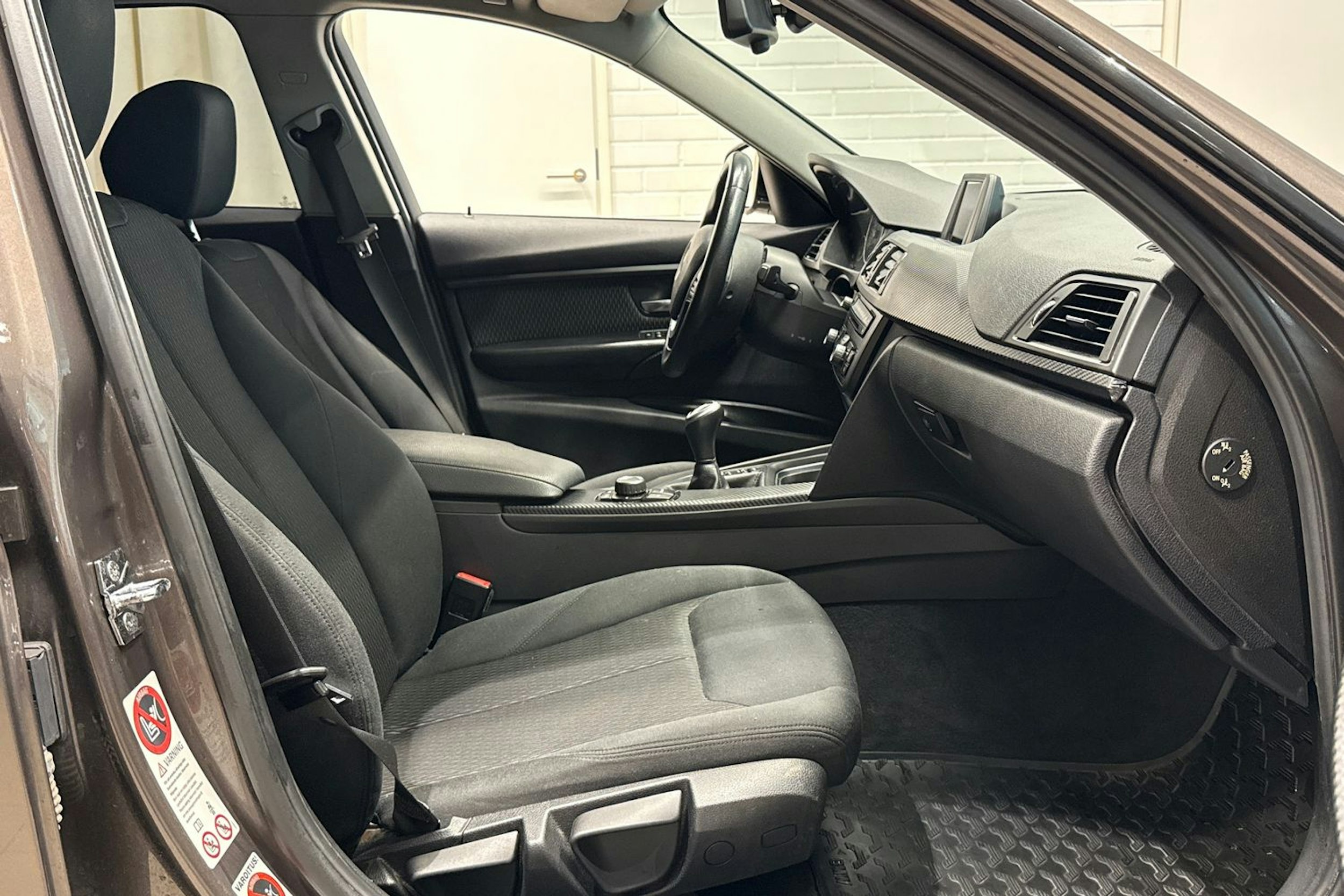 ruskea (beige) BMW 320 2012 kuva 22.
