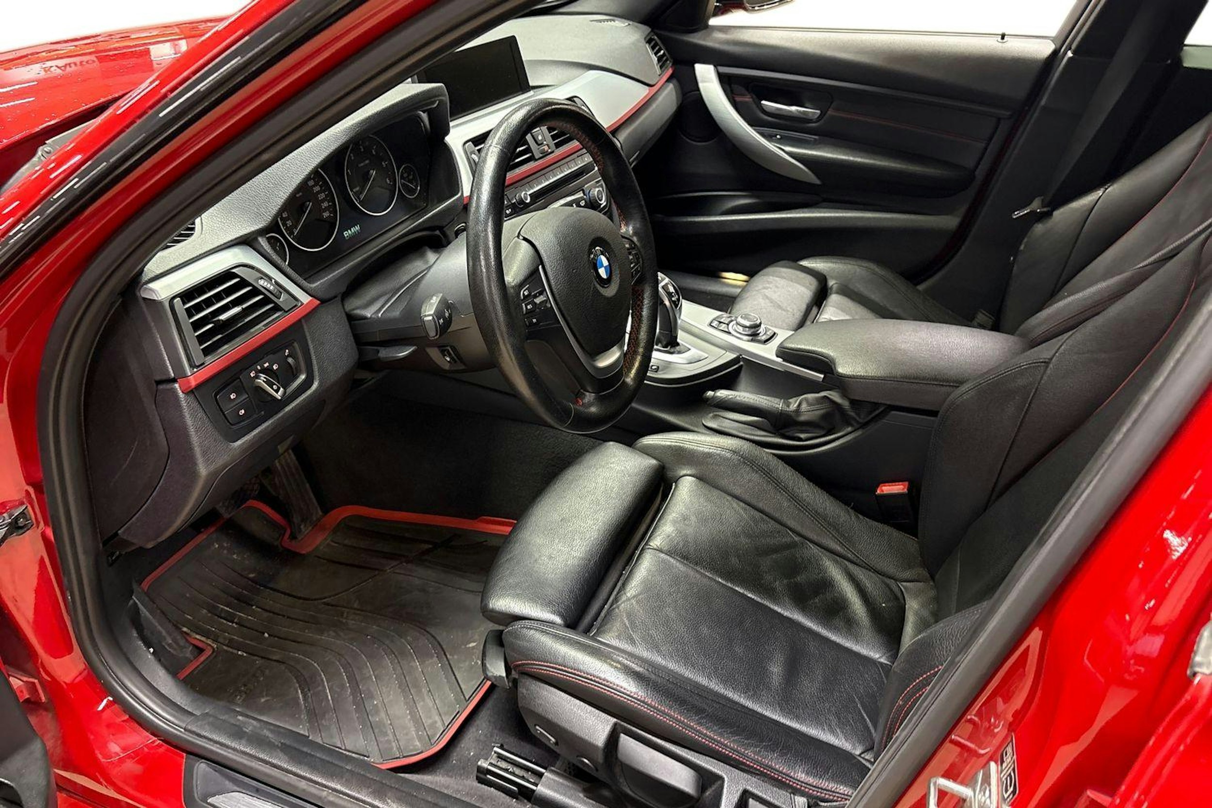 BMW 320 2012 kuva 3.