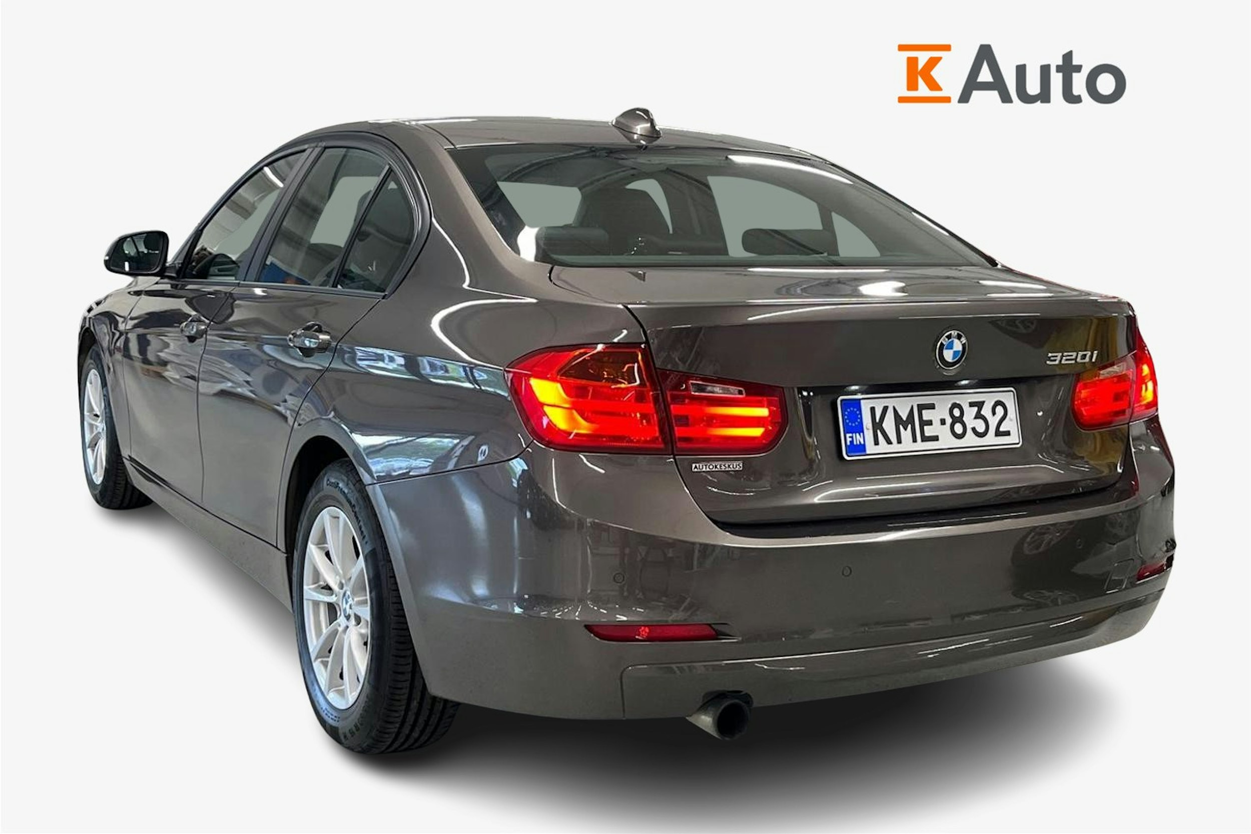 ruskea (beige) BMW 320 2012 kuva 2.
