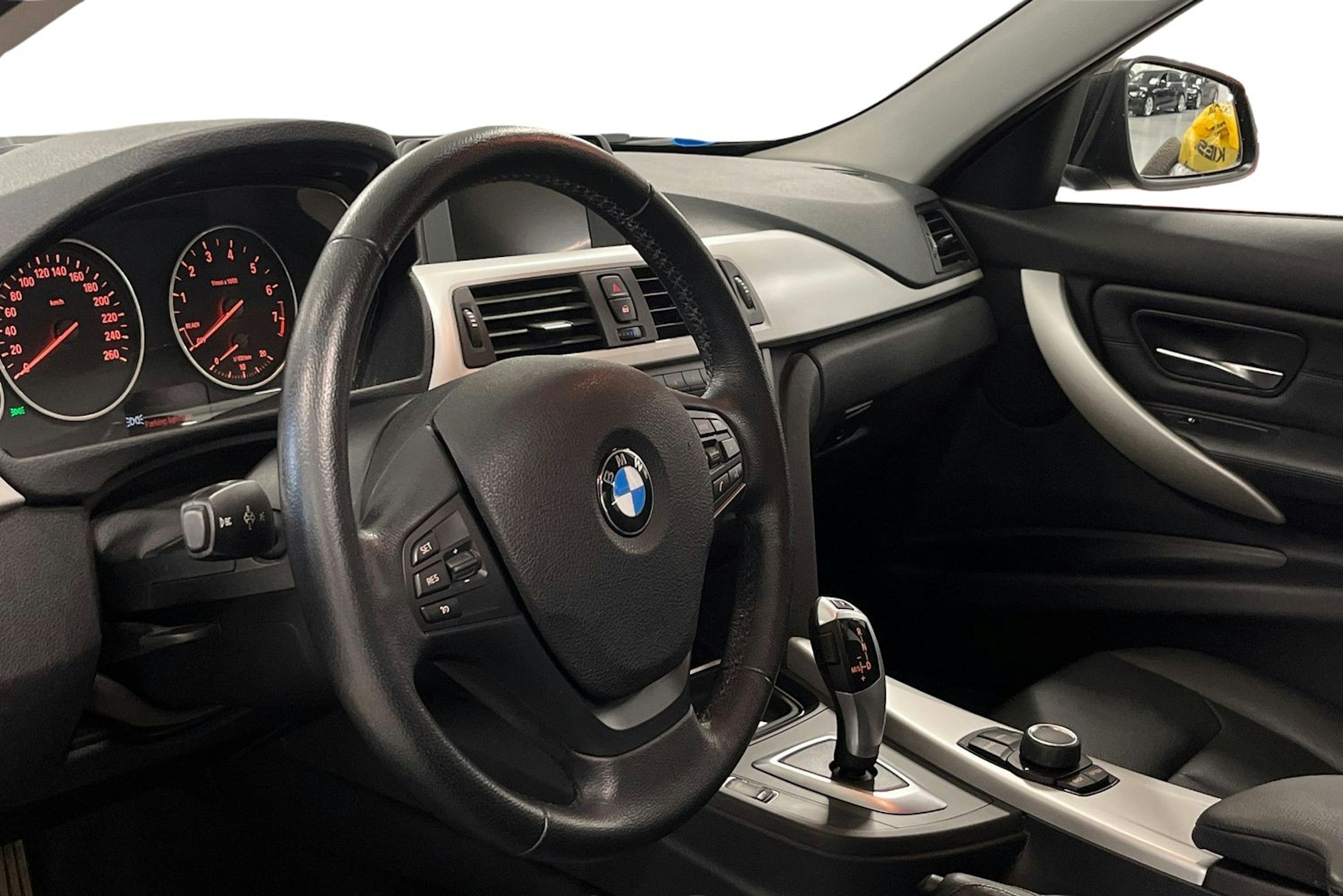 ruskea (beige) BMW 320 2012 kuva 7.
