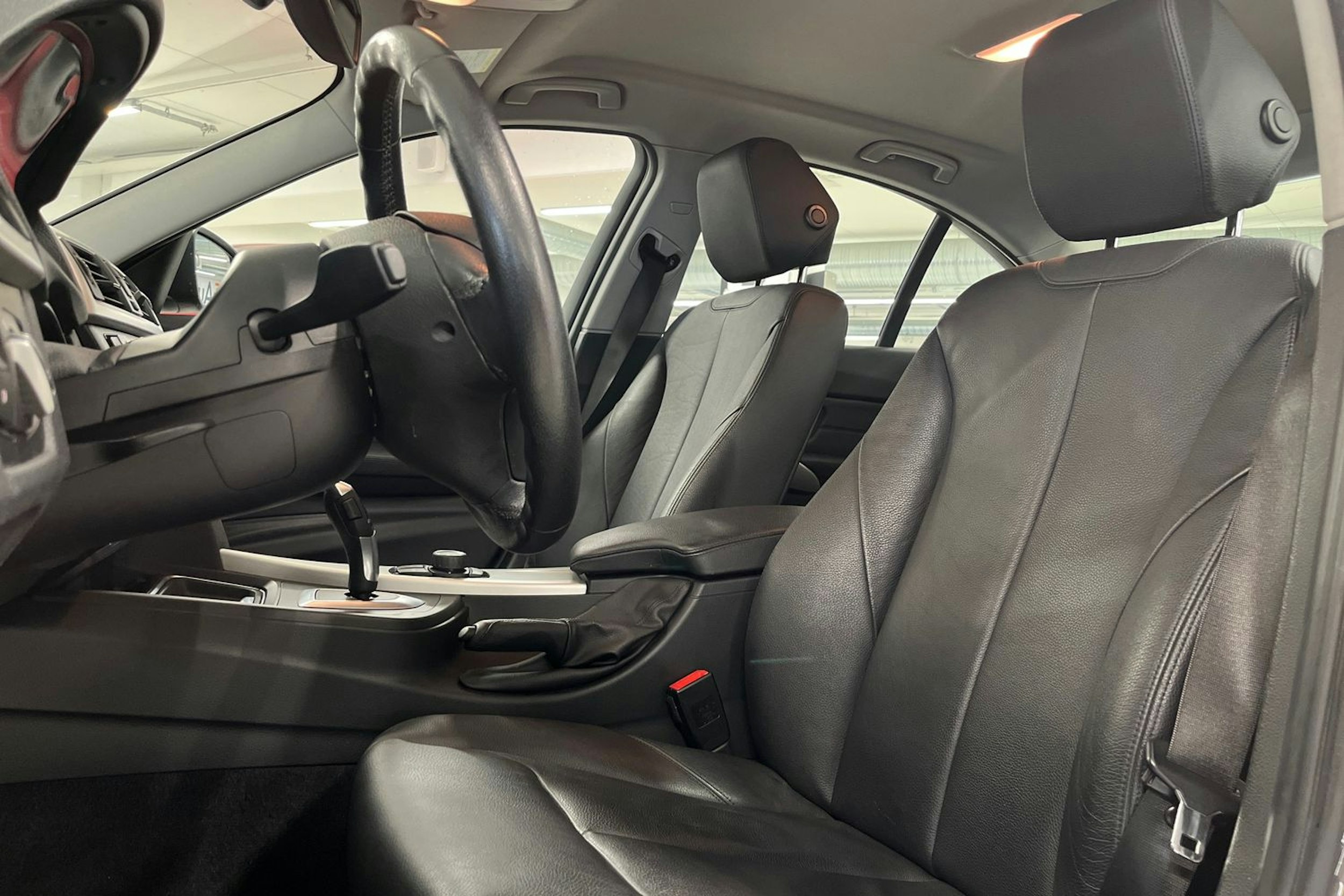 ruskea (beige) BMW 320 2012 kuva 14.