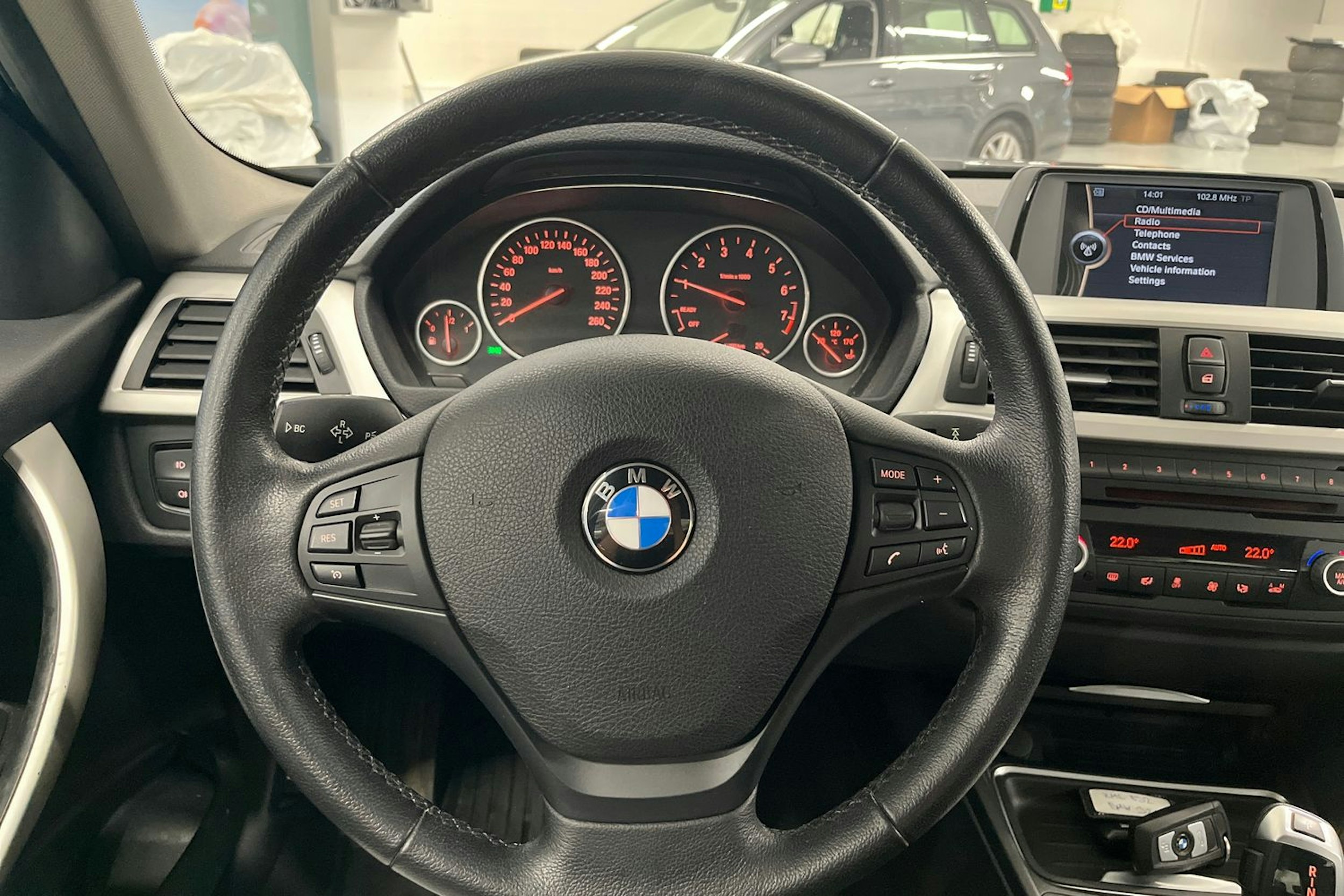 ruskea (beige) BMW 320 2012 kuva 16.