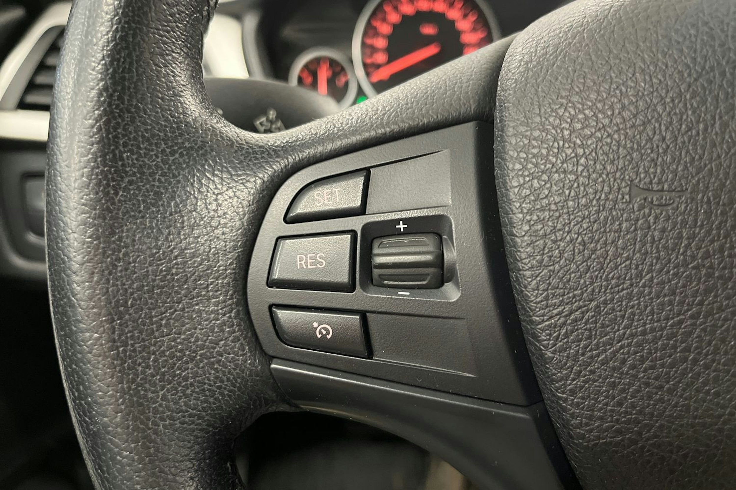 ruskea (beige) BMW 320 2012 kuva 18.